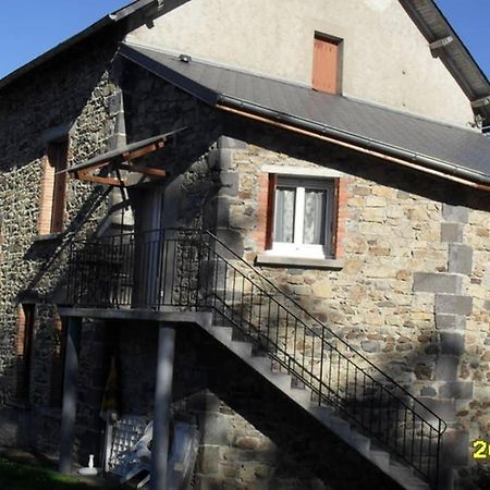 Gite A La Ferme Pres Vulcania-Gr89 La Goutelle Ngoại thất bức ảnh